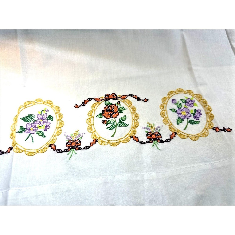 Pair Of Vintage Large 33" x20" White Pillowcases With Flower Embroidery NWOT - Picture 4 of 11